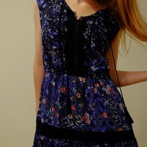 ❣️❣️✨T Tahari Blue Floral Giselle Dress 💙